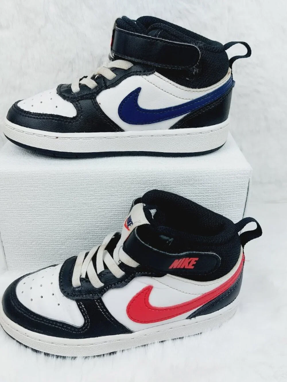 Nike Boys' White Black University Red Navy Court Borough Mid 2 Snekaers Size 9C